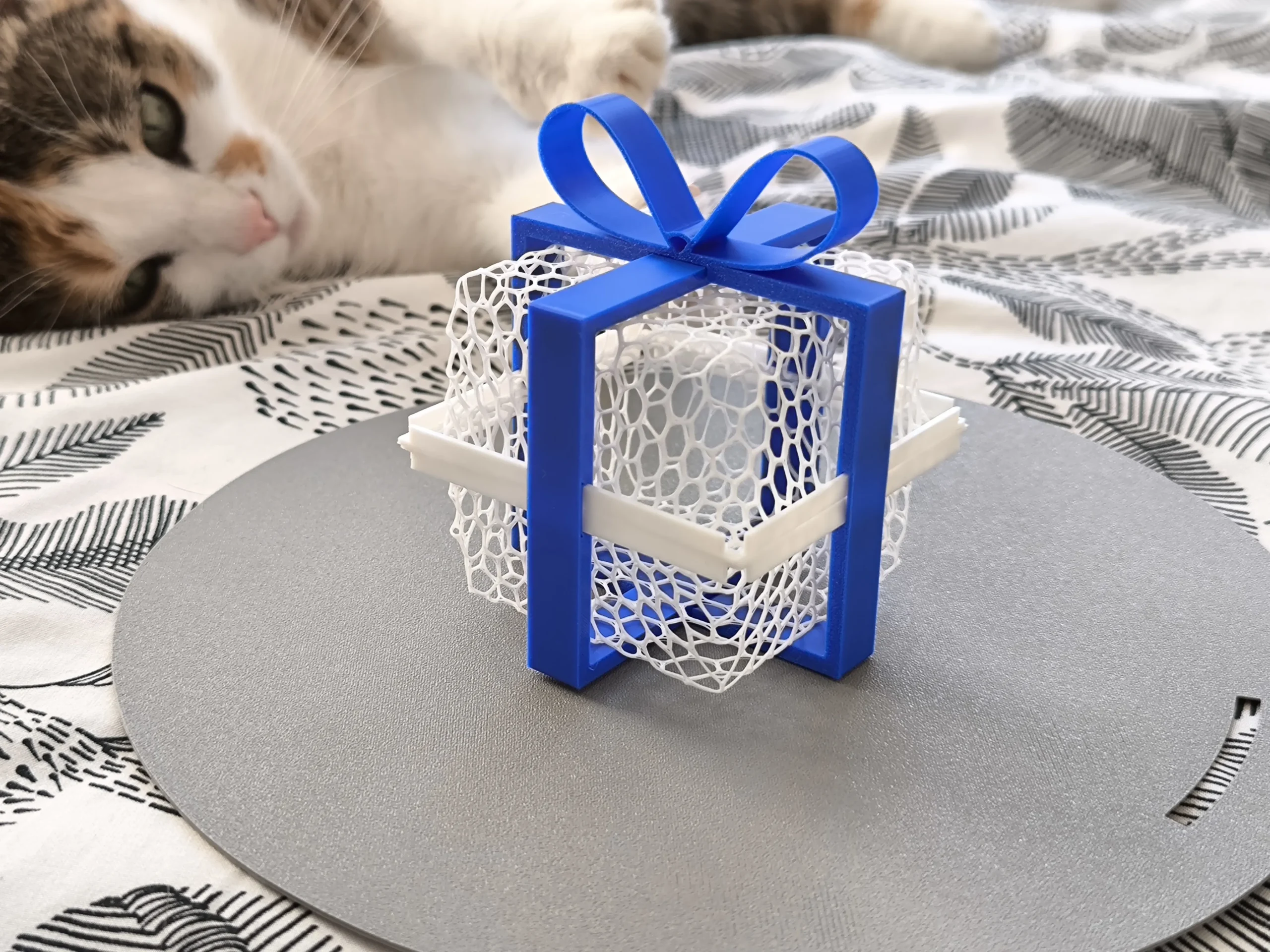 Caja de regalo termoformada con lazo